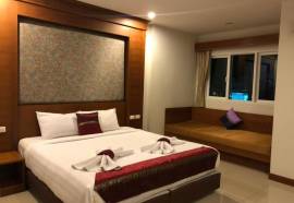 Chollada Inn, Kamala