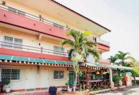 OYO 838 Aromdee Apartment