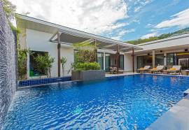 CasaBay Luxury Pool Villas