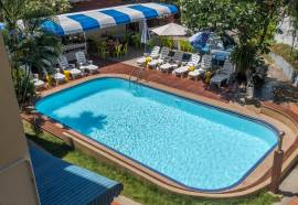 Porterhouse Beach Hotel