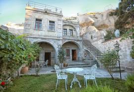 Traveller's Cave Hotel