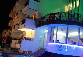 Imperial Apartments, Icmeler