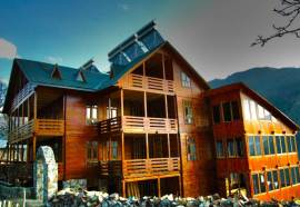 Macahel Green Roof Hotel