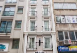 Mr. Bird Hotel