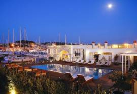 Cesme Marina Konukevi