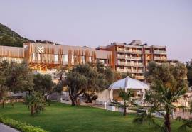 Maestral Resort & Casino