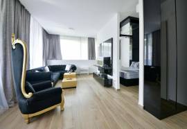 Blue Moon Apartments