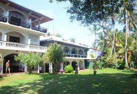 Sri Gemunu Beach Resort