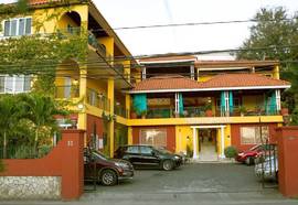 Altamont West Hotel