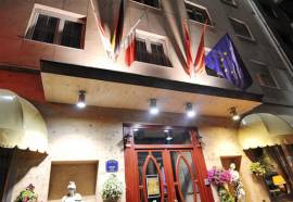 Queen's Astoria Design Hotel