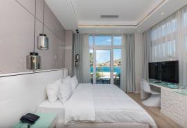 Demi Hotel