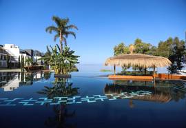 Marina Bay Luxury Resort & Spa