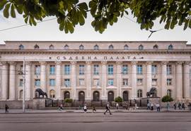 Minimalism & Charisma in Sofia's top centre