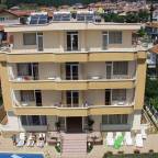 Туры в Болгарию для 2 взрослых от Интурист на июнь 2026 - Hotel Larisa