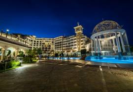 Royal Palace Helena Sands