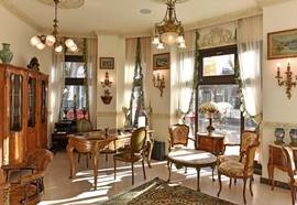 Royal Hotel
