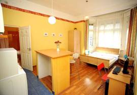 Club Apartments & Rooms