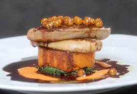 Queen'S Court Hotel & Residence