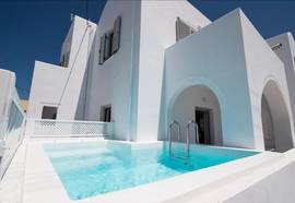 Aqua Luxury Suites