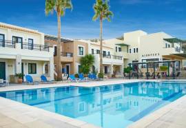 Dionysos Apartments & Studios