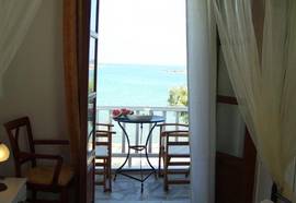 Roussos Beach Hotel