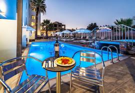 Pollis Hotel