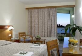 Avra Beach Resort & Bungalow