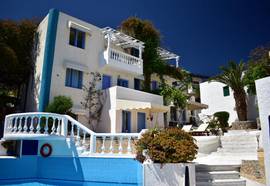 Korifi Art Collection Suites & Apartments