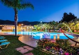 Yiannis Manos Hotel Resort