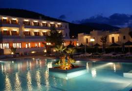 Kyknos Beach Hotel & Bungalows