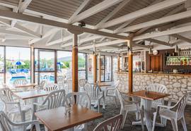 Village Inn Studios & Family Apartments