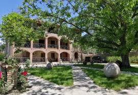 Boutique hotel Chateau Fort de Manavi