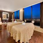 Туры в Дели Индию в отели 5* для 2 взрослых на апрель 2026 - The Leela Ambience Convention Hotel