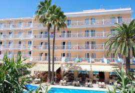 Universal Hotel Bikini