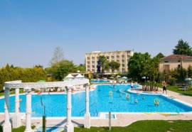 Harrys' Garden Hotel