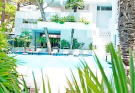 Hotel Carillon