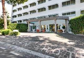 Aris Garden Hotel