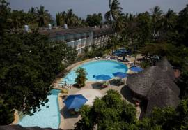 Travellers Beach Hotel & Club