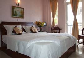 White Shell Lounge and Restaurant