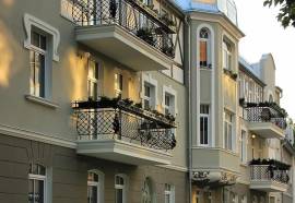 Mr Just's Hotel (Мистер Юст'с)