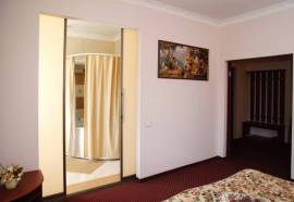 Cronwell Nika Center